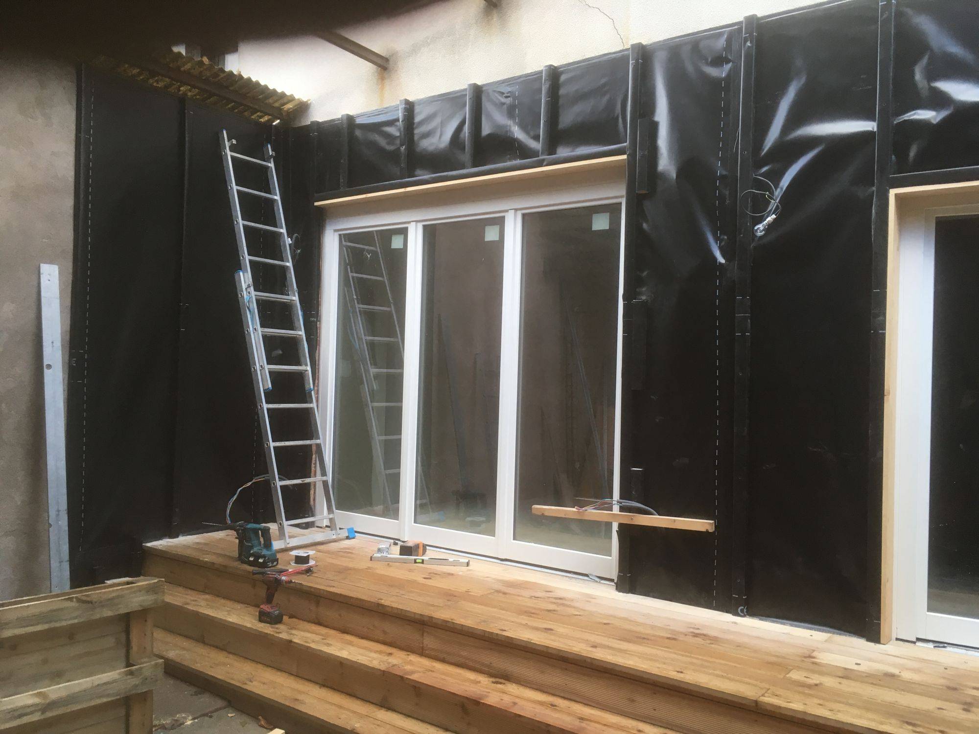 Pose d&#8217;un bardage mural claire-voie en mélèze avec création d&#8217;un palier et d&#8217;un escalier Obernai 2